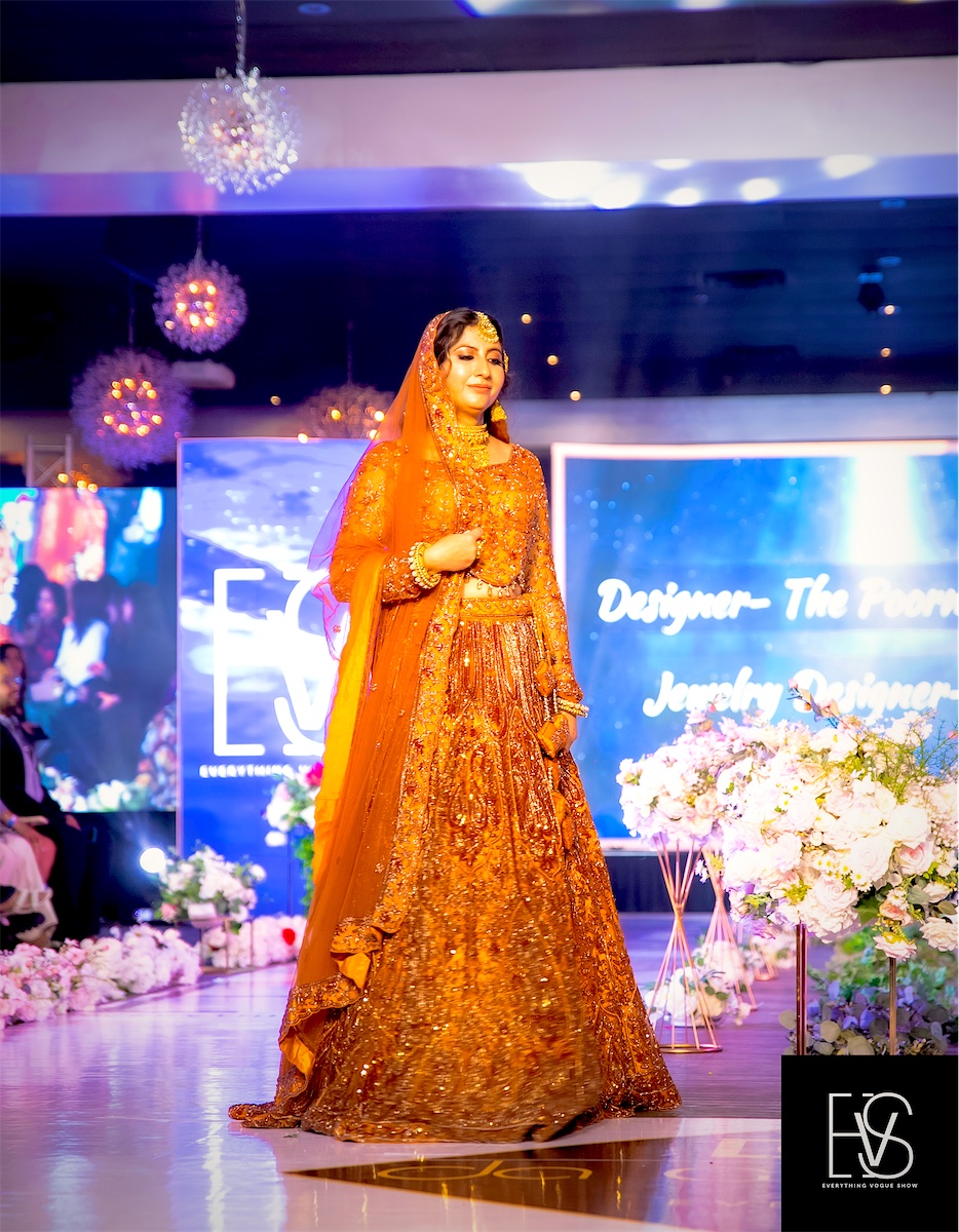 Runway / fashion show look